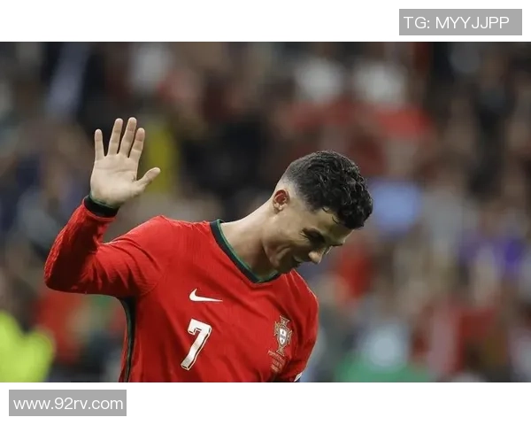 《走近足坛传奇人物：全面解析全球足球巨星的成长与成就》